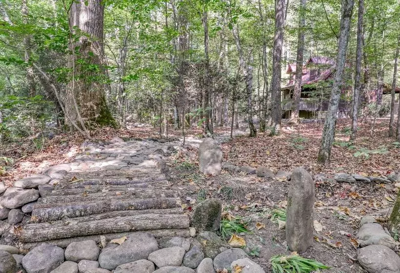 Elk Run On Cosby Creek   2 Bedrooms, 2 Baths, Sleeps 7 Cabin By Redawning