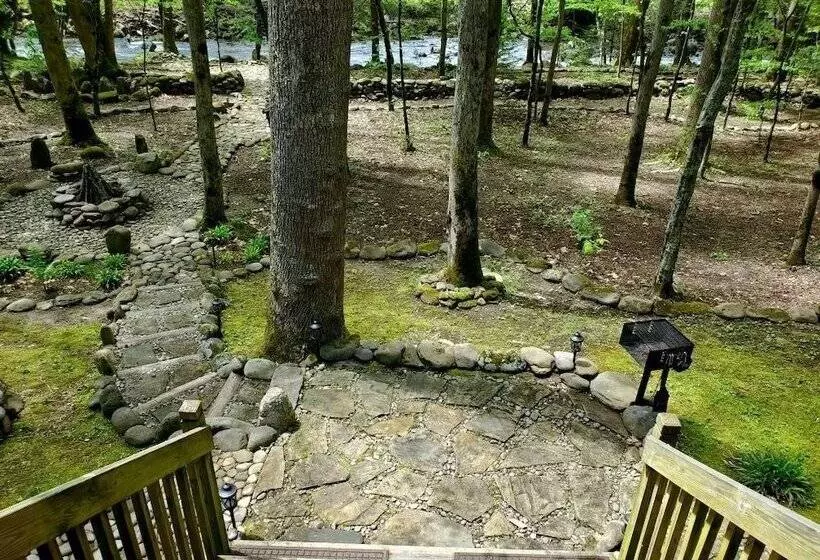 Elk Run On Cosby Creek   2 Bedrooms, 2 Baths, Sleeps 7 Cabin By Redawning