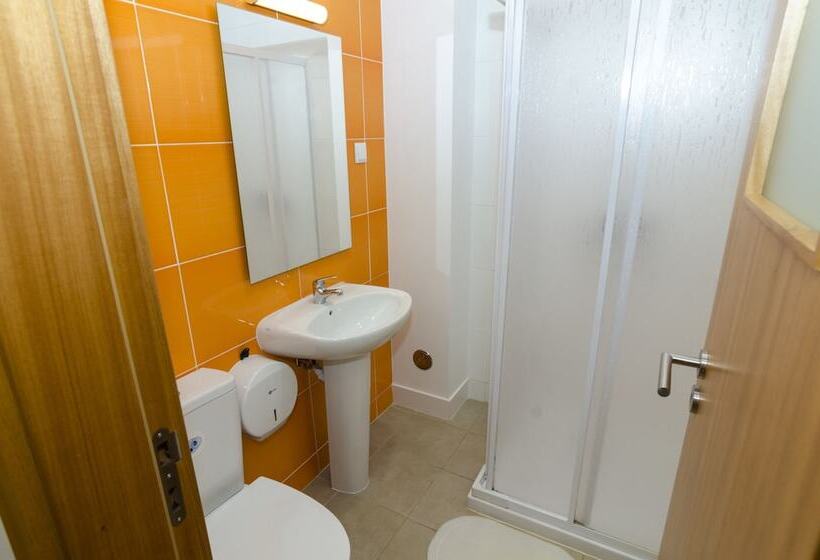 Faro Albacor Residence   Hostel