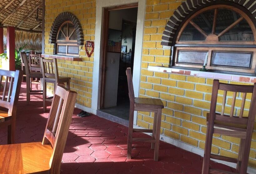 Hostal Alejo Monte Mar