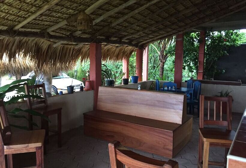 Hostal Alejo Monte Mar