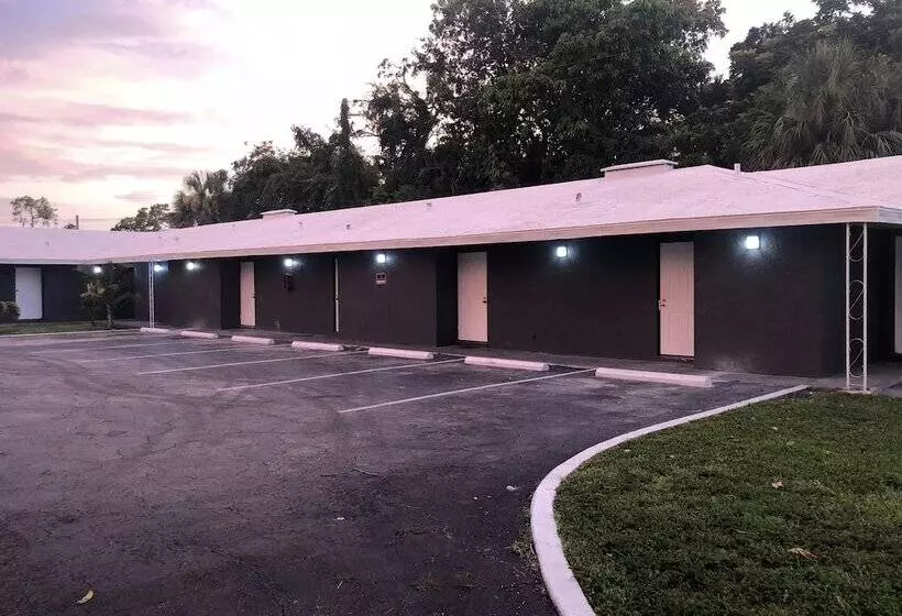 Hotelli Bay Breeze Inn Bradenton Downtown