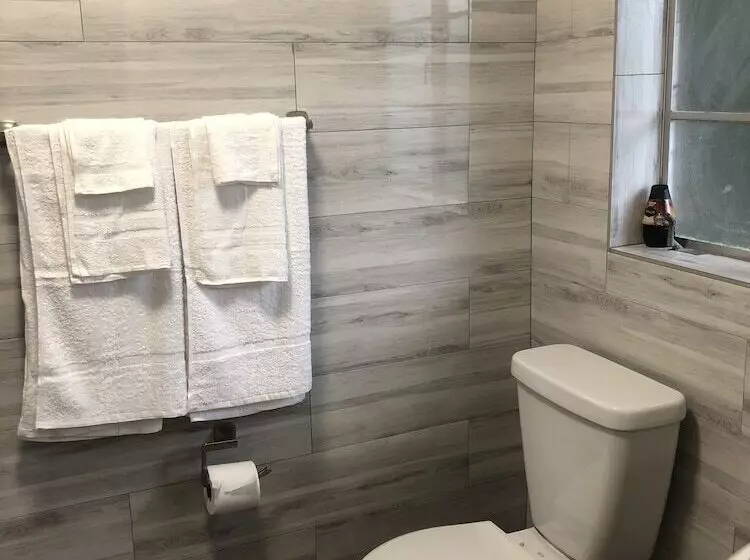 Hotelli Bay Breeze Inn Bradenton Downtown