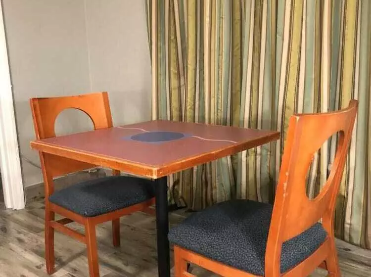 Hotelli Bay Breeze Inn Bradenton Downtown