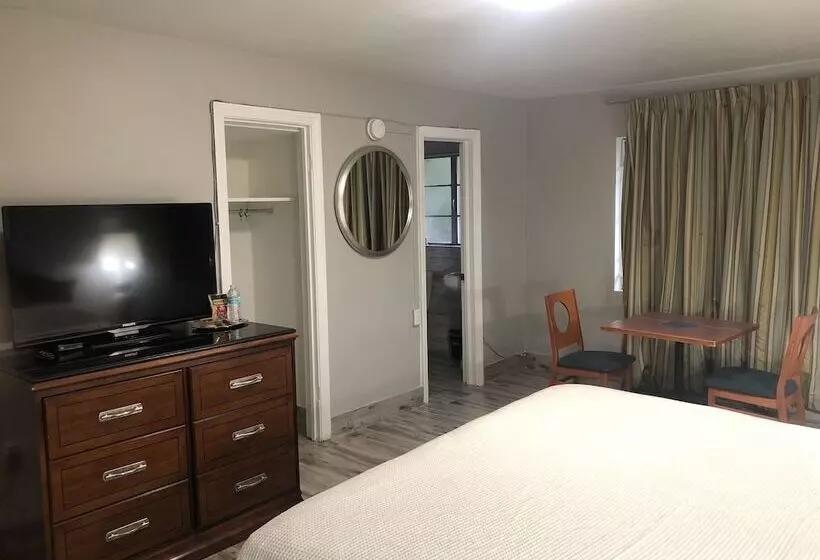 Hotelli Bay Breeze Inn Bradenton Downtown