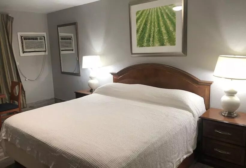 Hotelli Bay Breeze Inn Bradenton Downtown