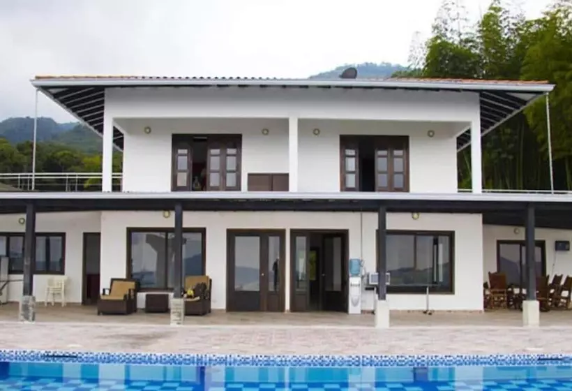 ホテル Summun Suites Calima Lake
