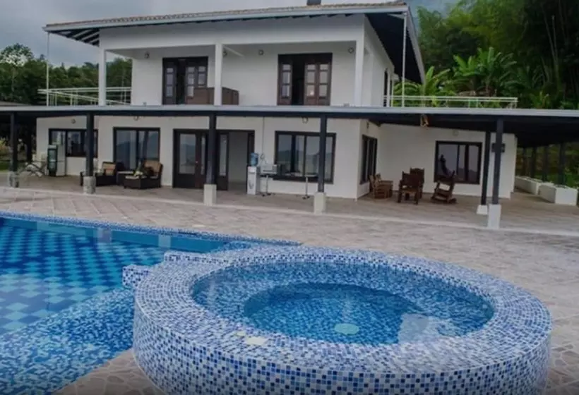 ホテル Summun Suites Calima Lake