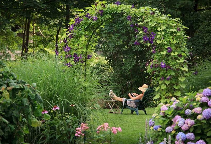 Отель The Woodstock Inn On The Millstream