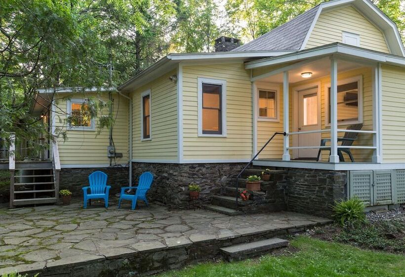 Отель The Woodstock Inn On The Millstream