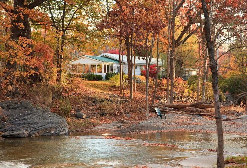 Отель The Woodstock Inn On The Millstream