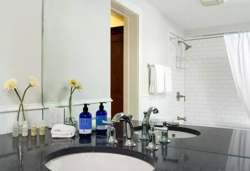 Hotelli The Woodstock Inn On The Millstream