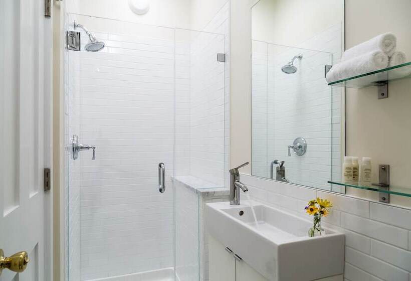 Отель The Woodstock Inn On The Millstream