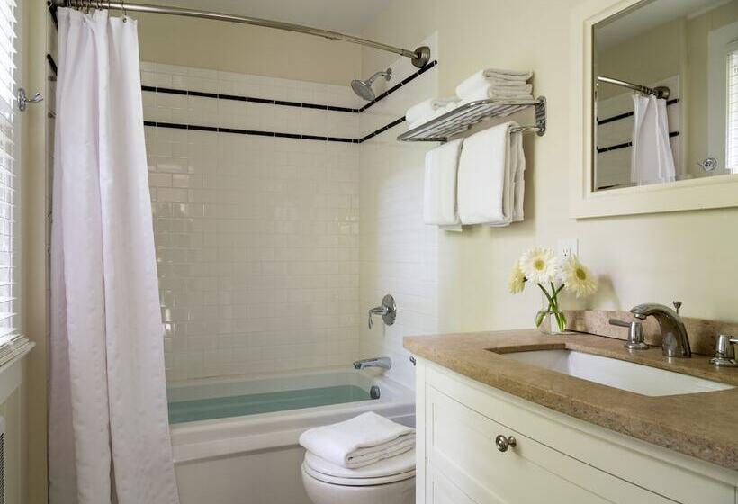 Отель The Woodstock Inn On The Millstream