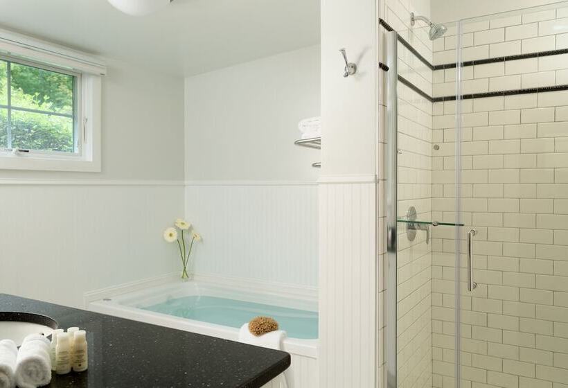 Отель The Woodstock Inn On The Millstream