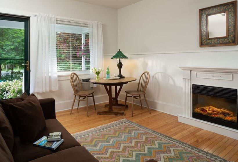 Отель The Woodstock Inn On The Millstream