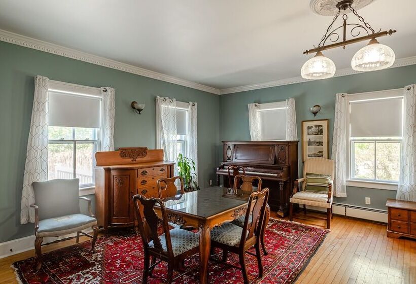 پانسیون Dodge Cottage