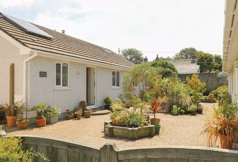 Suntrap Hideaway