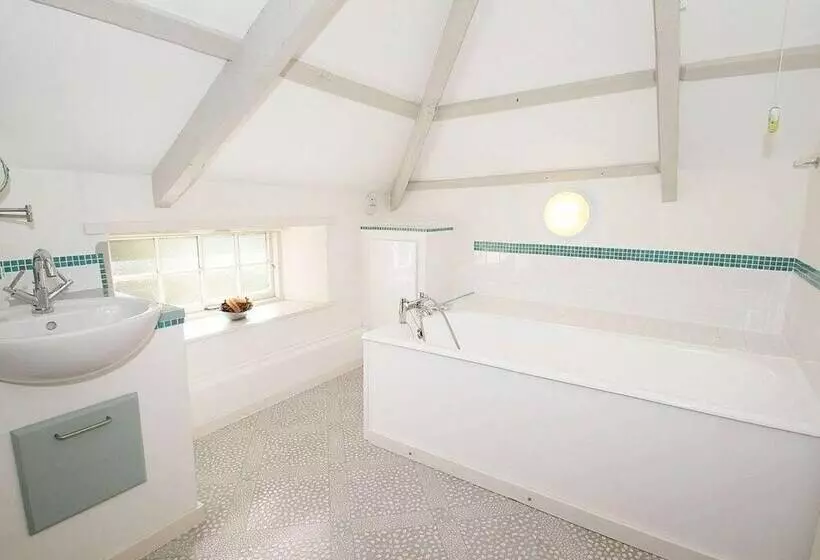 White Duck Cottage