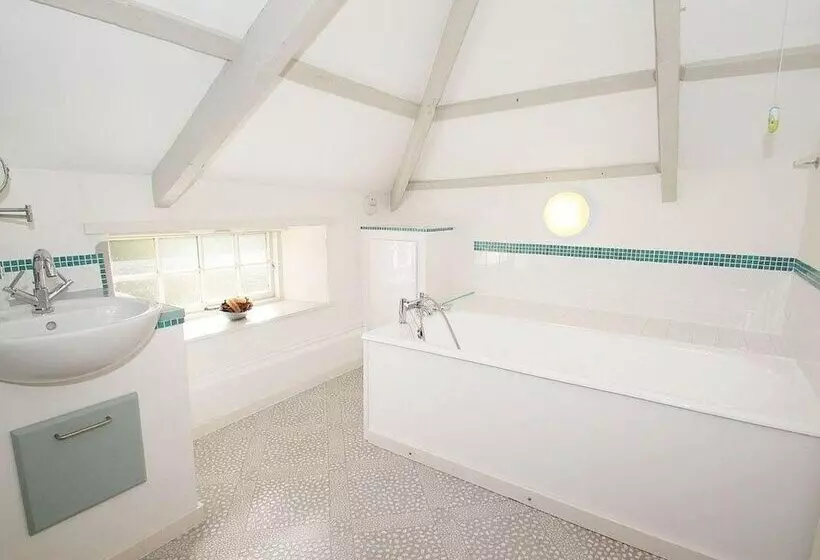 White Duck Cottage