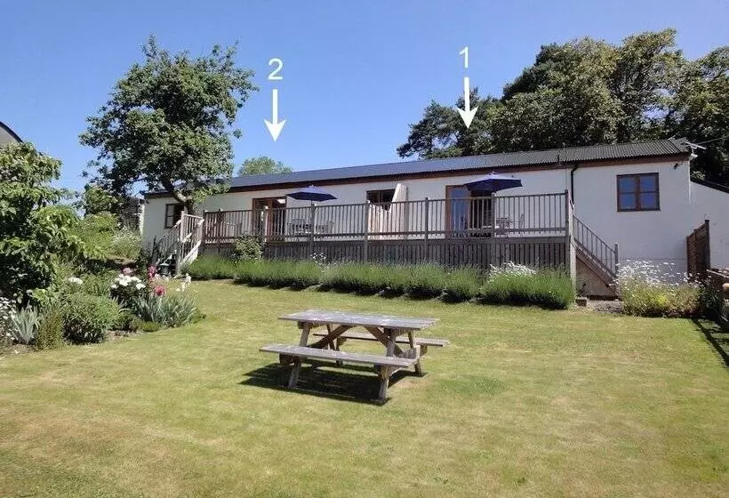 1 Shippen Cottages