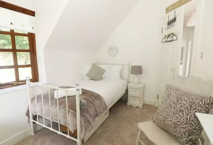Hillview Cottage