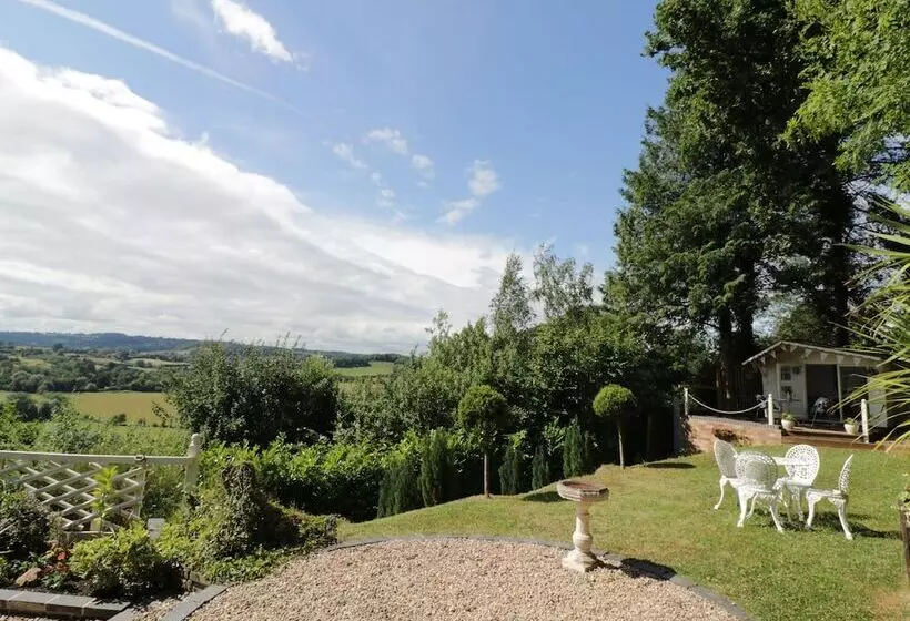 Hillview Cottage
