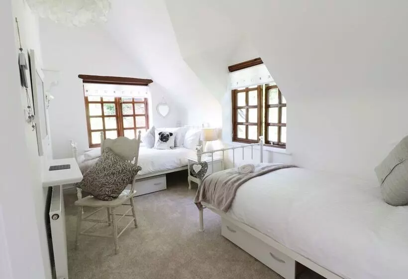 Hillview Cottage