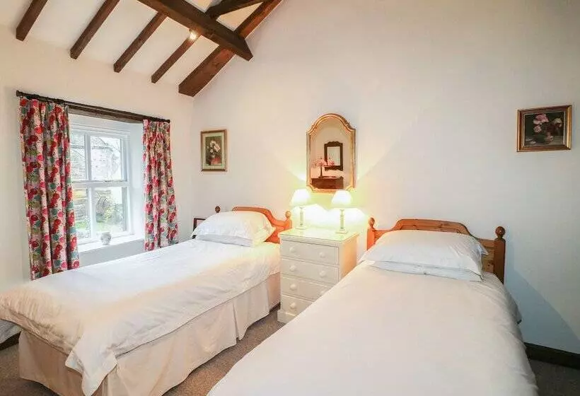 Walton Cottage