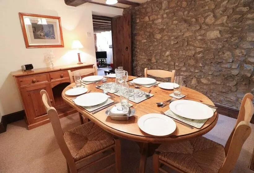 Walton Cottage