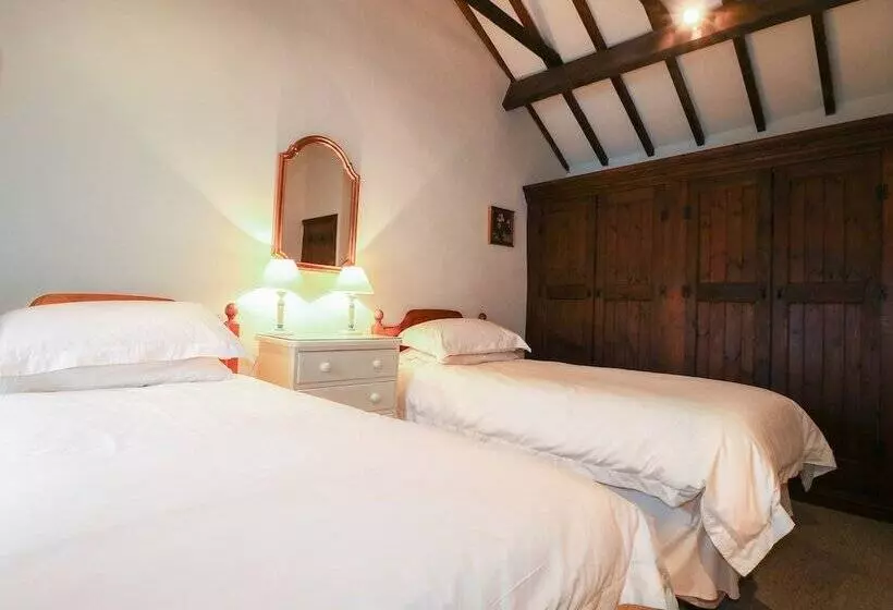 Walton Cottage