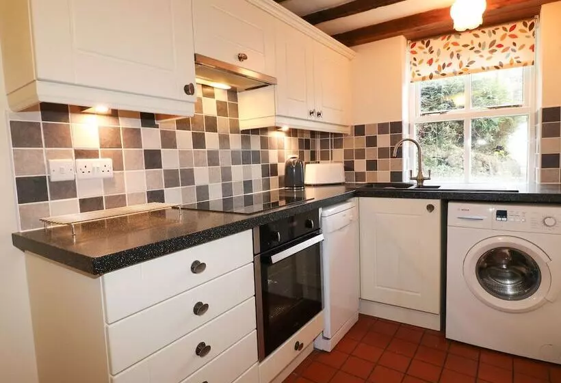 Walton Cottage