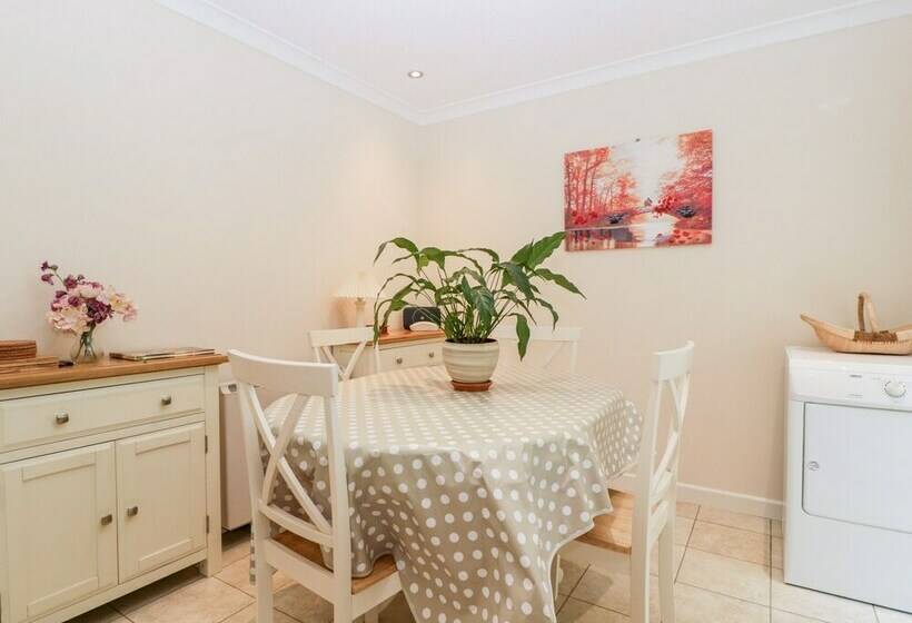 5 Wye Rapid Cottages