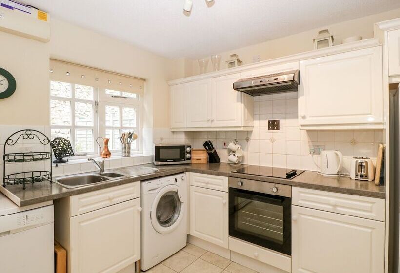 5 Wye Rapid Cottages