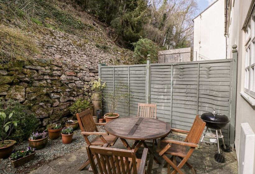 5 Wye Rapid Cottages