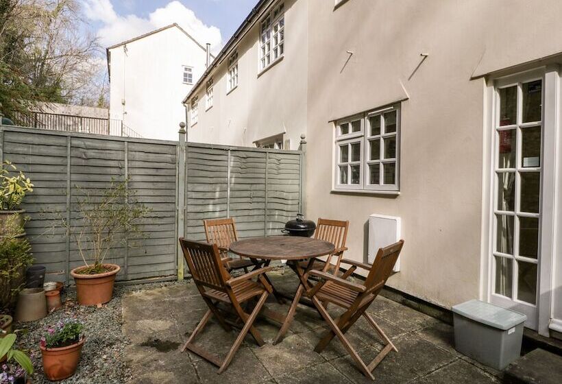 5 Wye Rapid Cottages