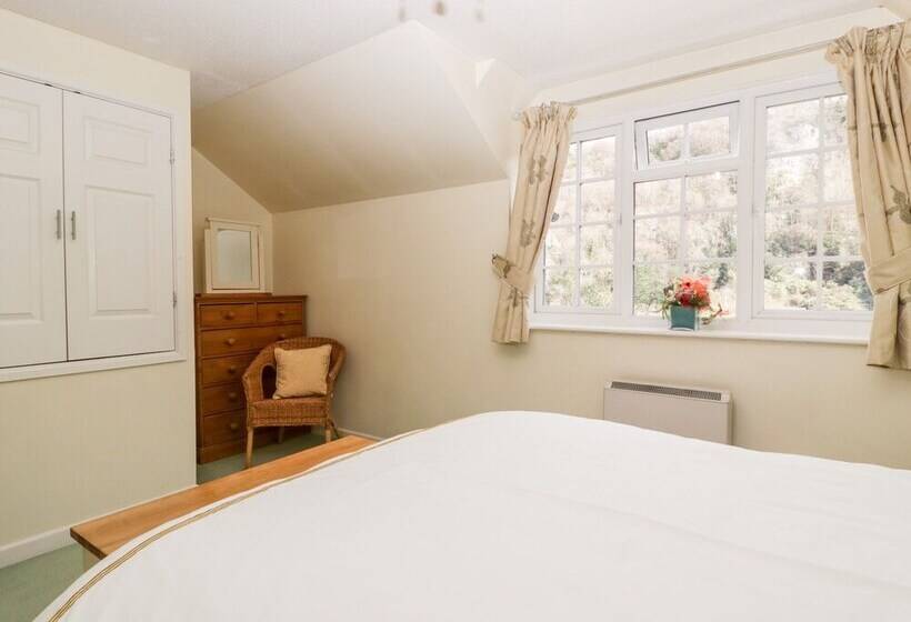 5 Wye Rapid Cottages