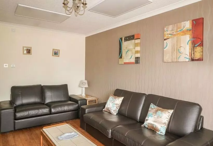 79 Corrour Road