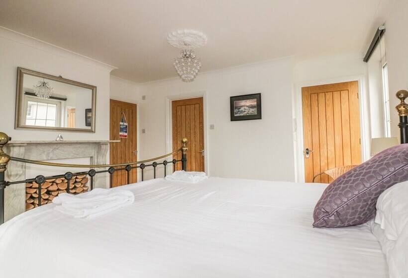 Apartment 1, Trearren