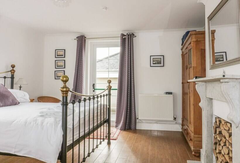 Apartment 1, Trearren