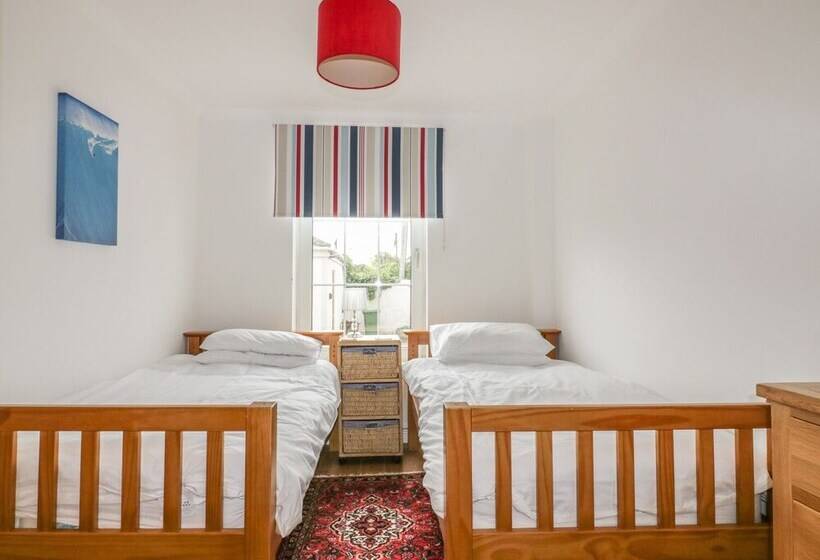 Apartment 1, Trearren