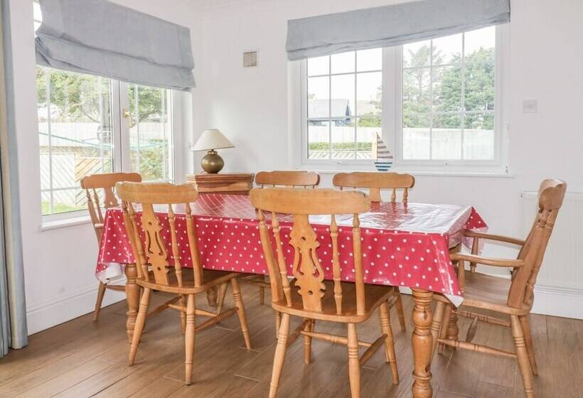 Apartment 1, Trearren