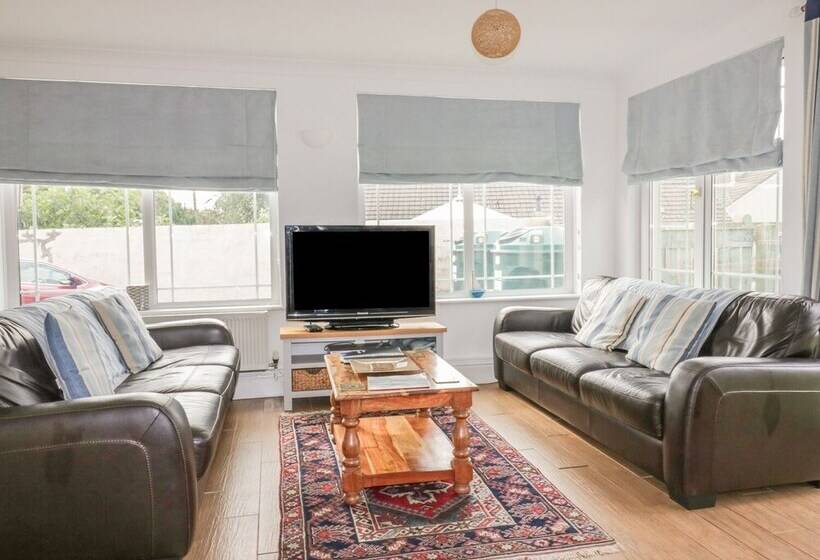 Apartment 1, Trearren