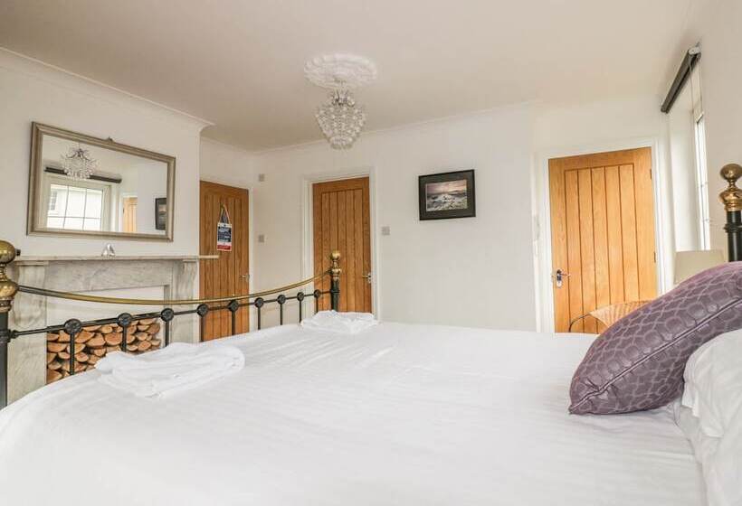 Apartment 1, Trearren