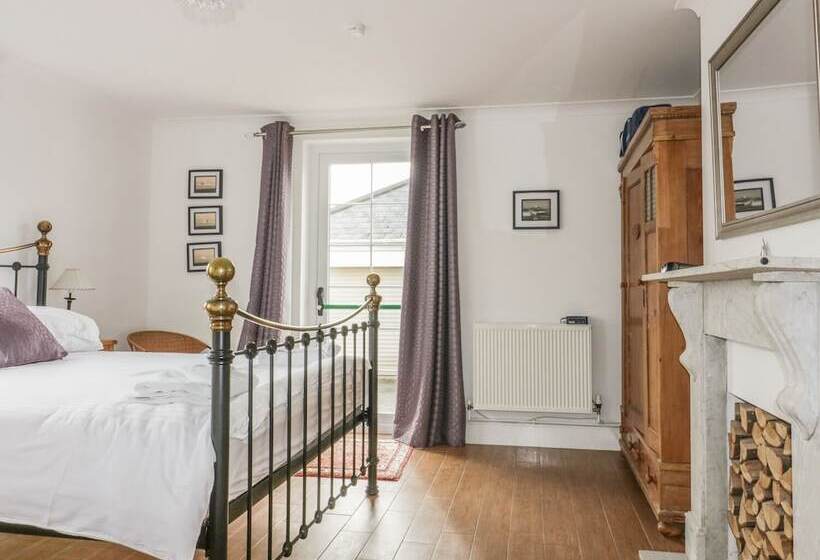 Apartment 1, Trearren