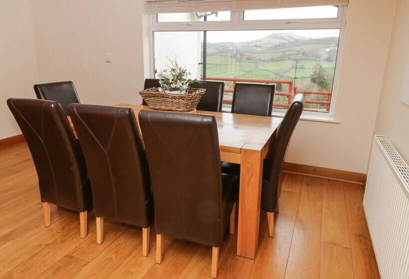 Bryn Derw Holiday Cottage