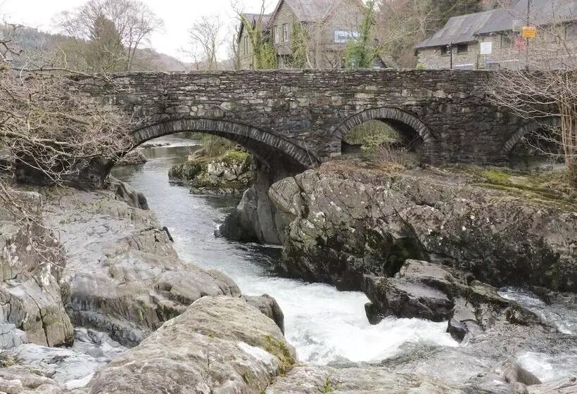 Bryn Derw Holiday Cottage