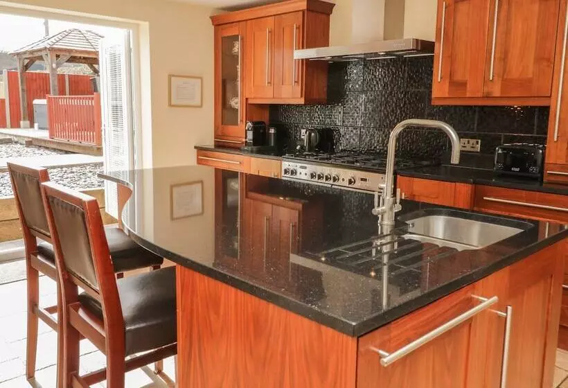 Bryn Derw Holiday Cottage