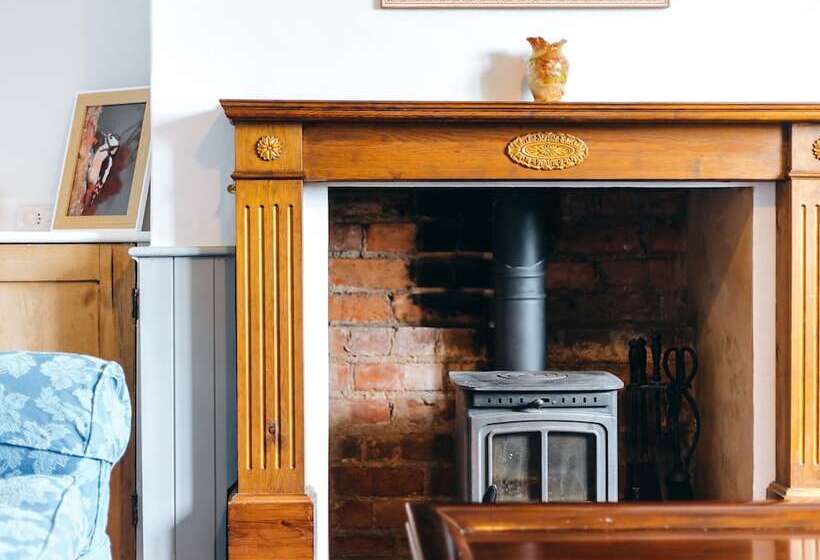 Eudon Burnell Cottage