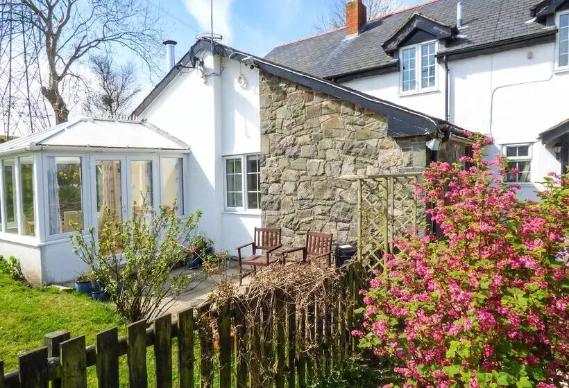 Glan Y Gors Cottage